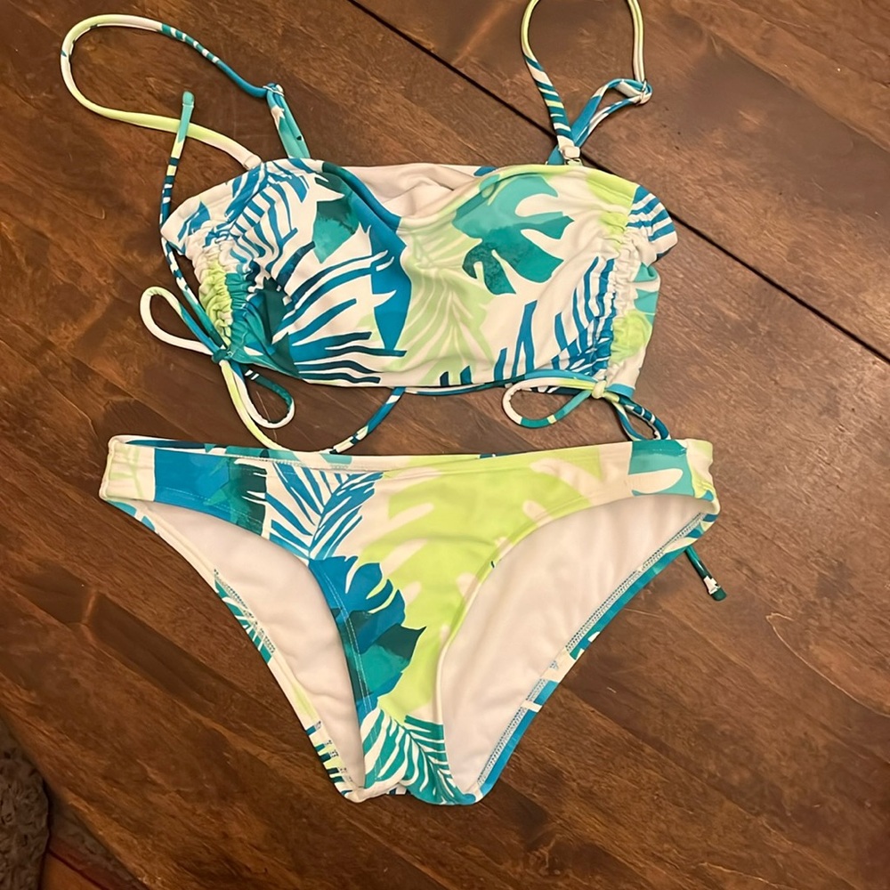 Teal and green tropical palms.